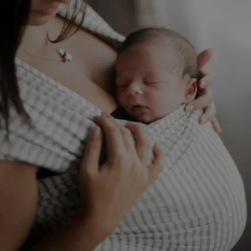 Portage physiologique à bras ou en écharpe de portage